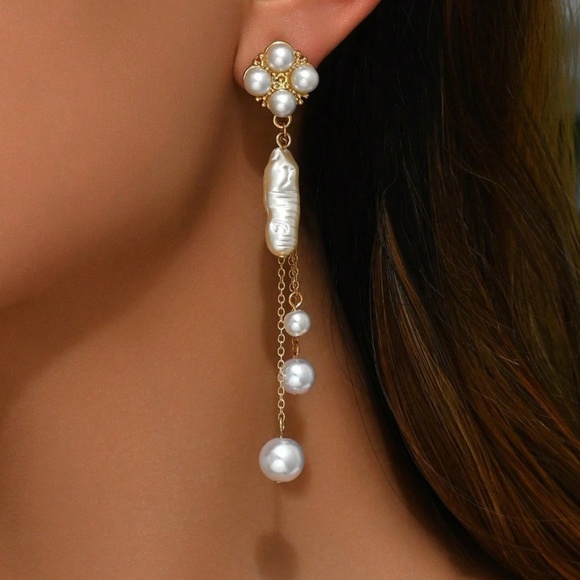 Luxe Gold Tone Faux Pearl Drop earrings - Picture 2 of 4